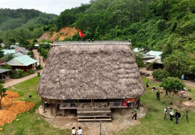 Nhà Gươl truyền thống kiến trúc nhà sàn Cơ Tu nguyên bản